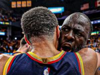 IM电竞下载-关于NBA球员在场上互相配合默契，为胜利努力拼搏的信息