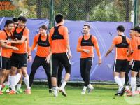 IM电竞下载-包含激烈战役！球队依靠团队精神赢得胜利的词条