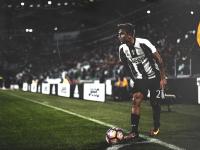 LOL-青岛队轻取山西队，东契奇点燃赛场