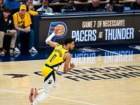 IM电竞-一名球员在比赛中遭遇重伤，需接受手术治疗