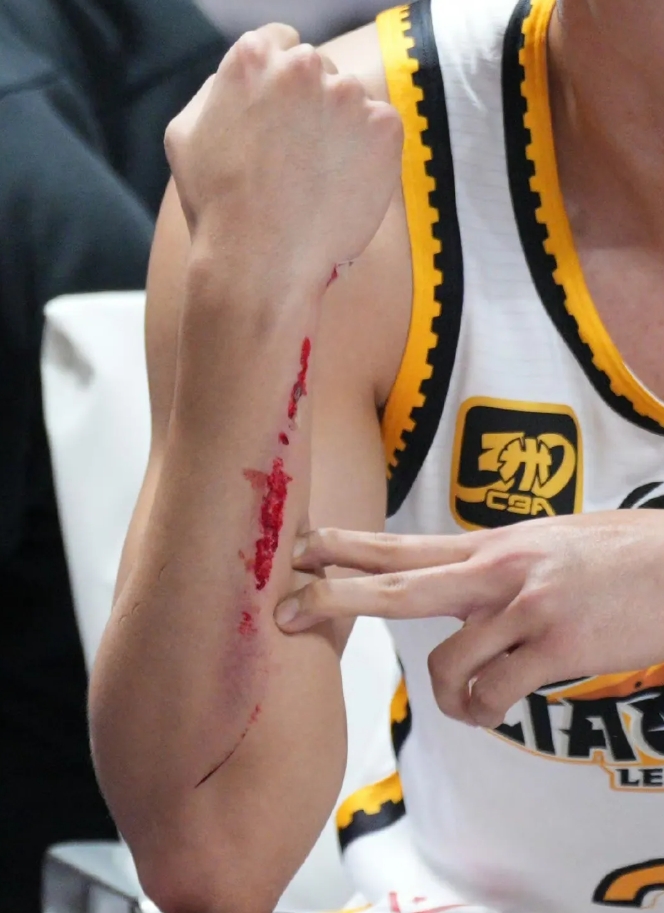 上海绿地极限逆转,客场-击败辽足 上海绿地极限逆转,客场-击败辽足