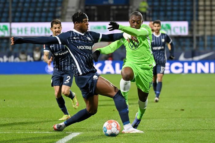 柏林赫塔遭遇连败,积分榜下滑的简单介绍 柏林赫塔遭遇连败,积分榜下滑的简单介绍