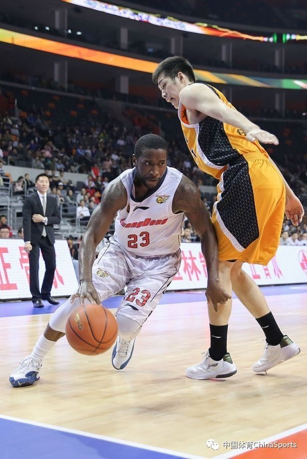 欧塞尔主场毫无悬念取胜,豪取联赛三分 欧塞尔主场毫无悬念取胜,豪取联赛三分