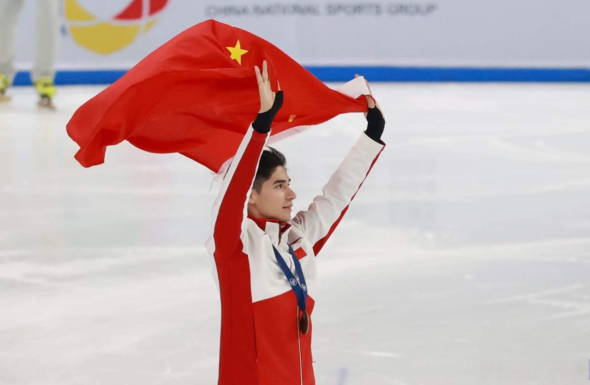 包含加拿大轮滑运动员飞驰赛道,迎来荣耀的词条 包含加拿大轮滑运动员飞驰赛道,迎来荣耀的词条