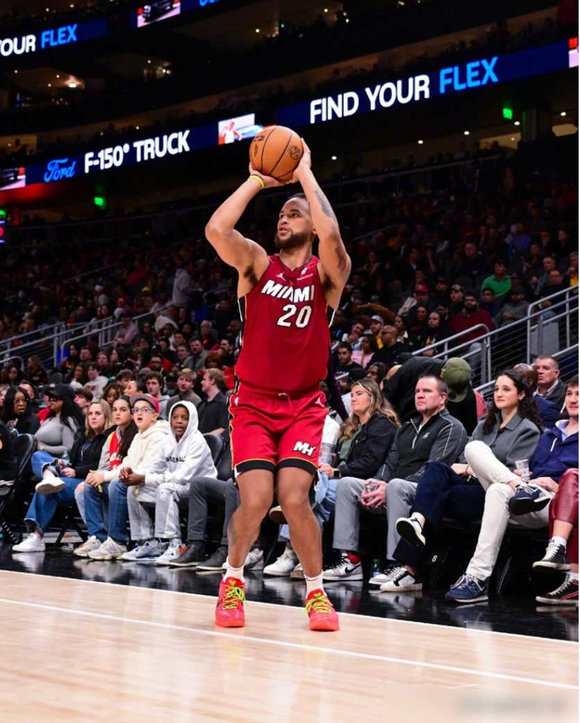 老鹰新赛季表现出色,挑战强队地位 老鹰新赛季表现出色,挑战强队地位