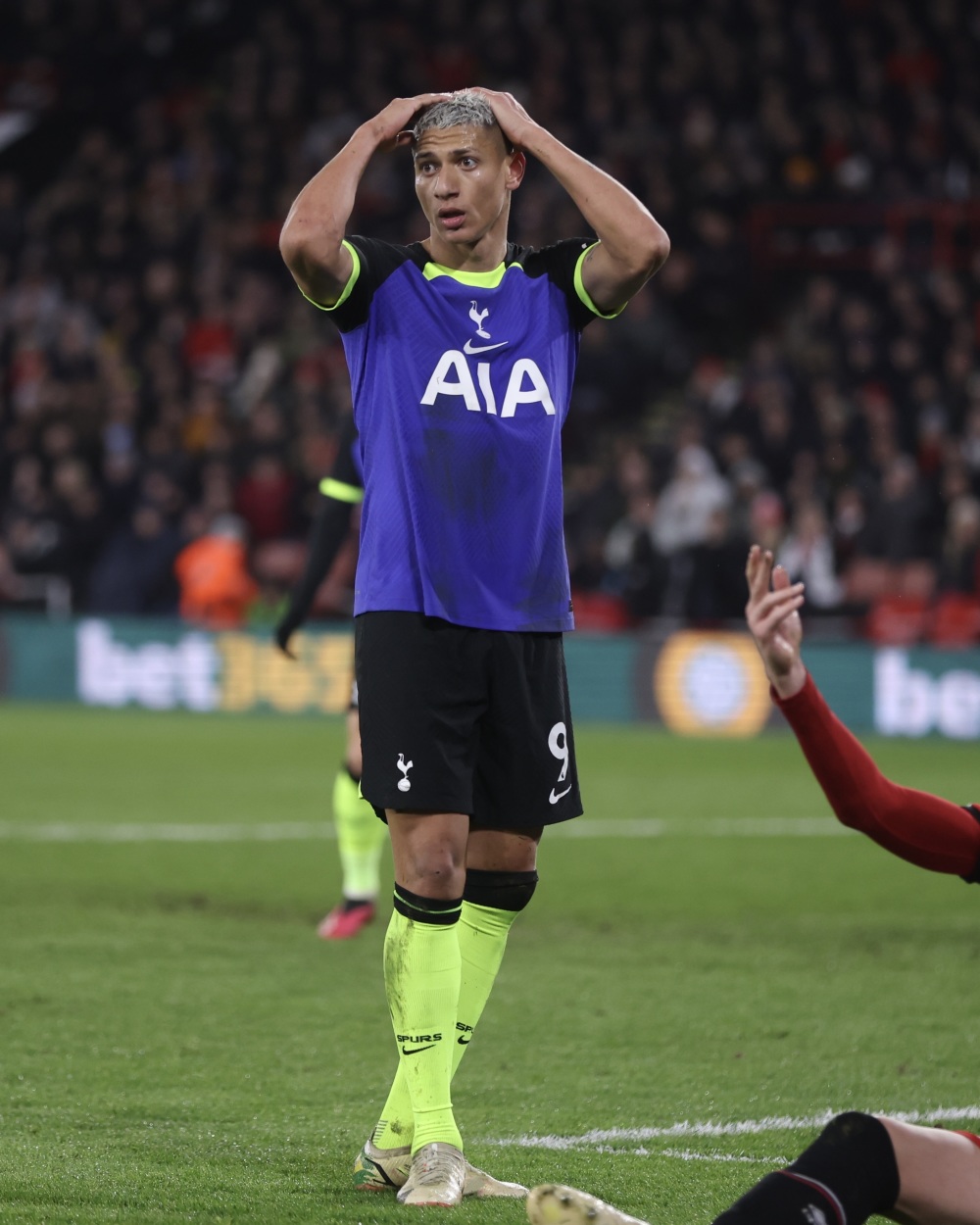 包含阿联酋球队阿尔艾因遗憾出局，亚冠之旅止步的词条