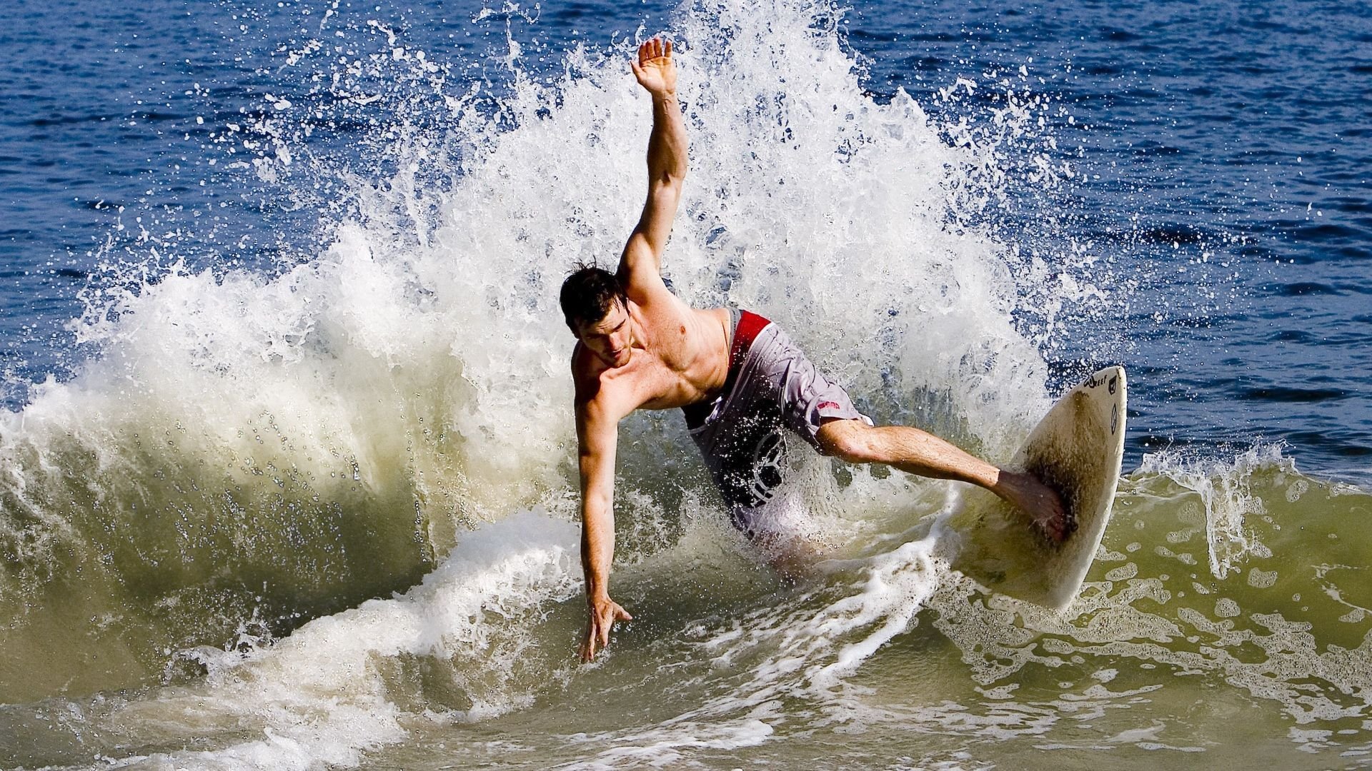 赛道与球场,当F1年度争冠战火遇上火箭升空