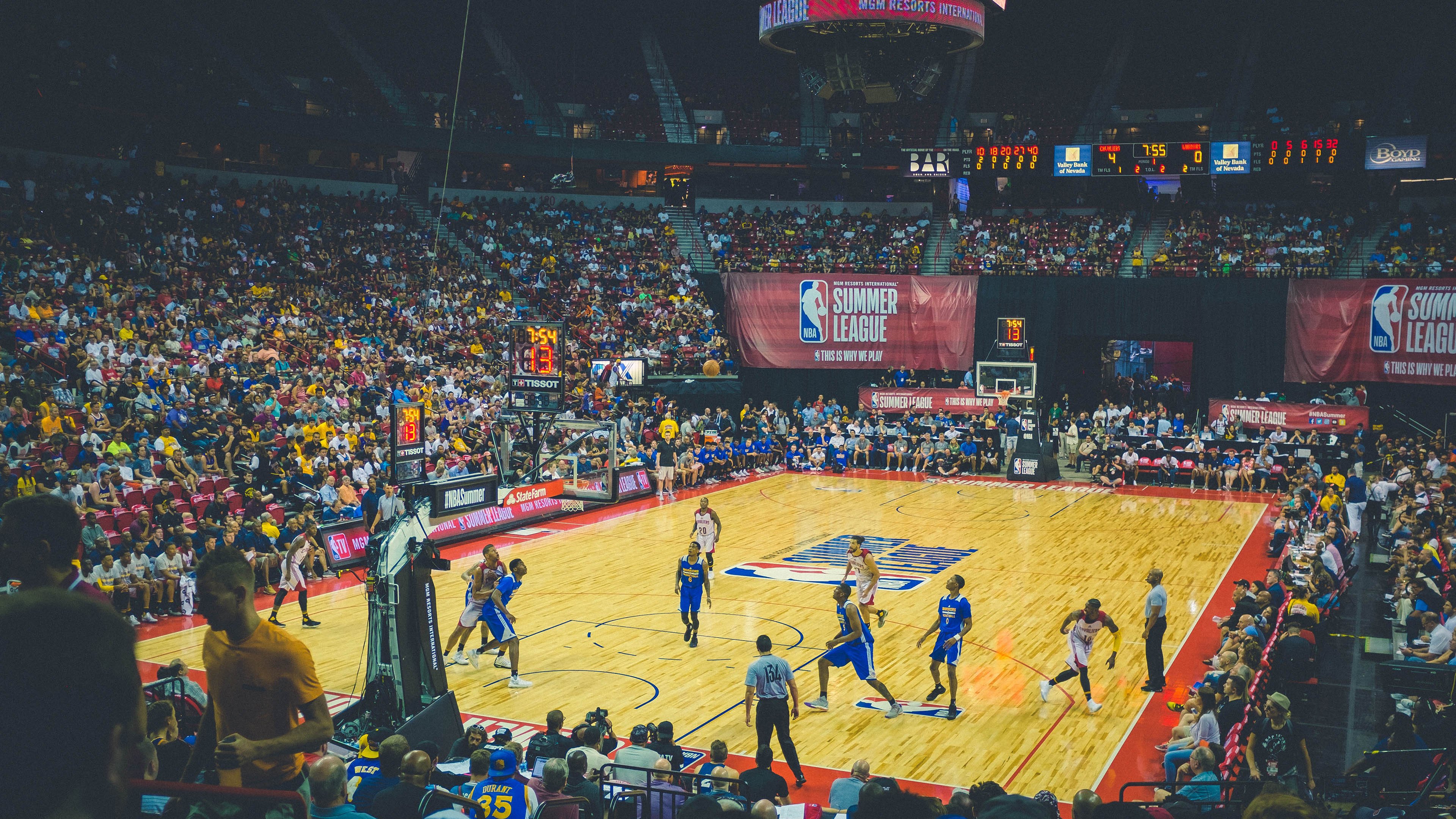 绿茵场外的得分王，当恩比德的统治力映照德甲争冠之夜